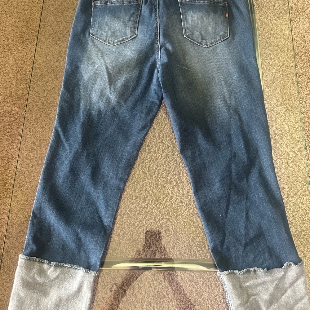 Crop,Cuffed Jeans.